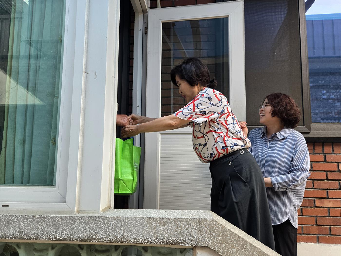 0618 평화동 ‘짜라짜라 찬찬찬’ 첫 번째 나눔 개시 (2).jpg