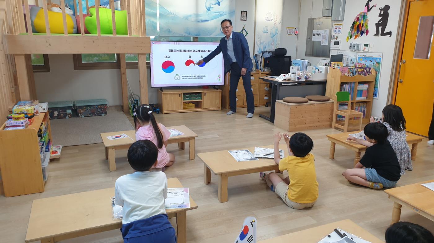 이홍균 경북북부보훈지청장, 파천초등학교 늘봄학교 일일강사 참여 (2).jpg