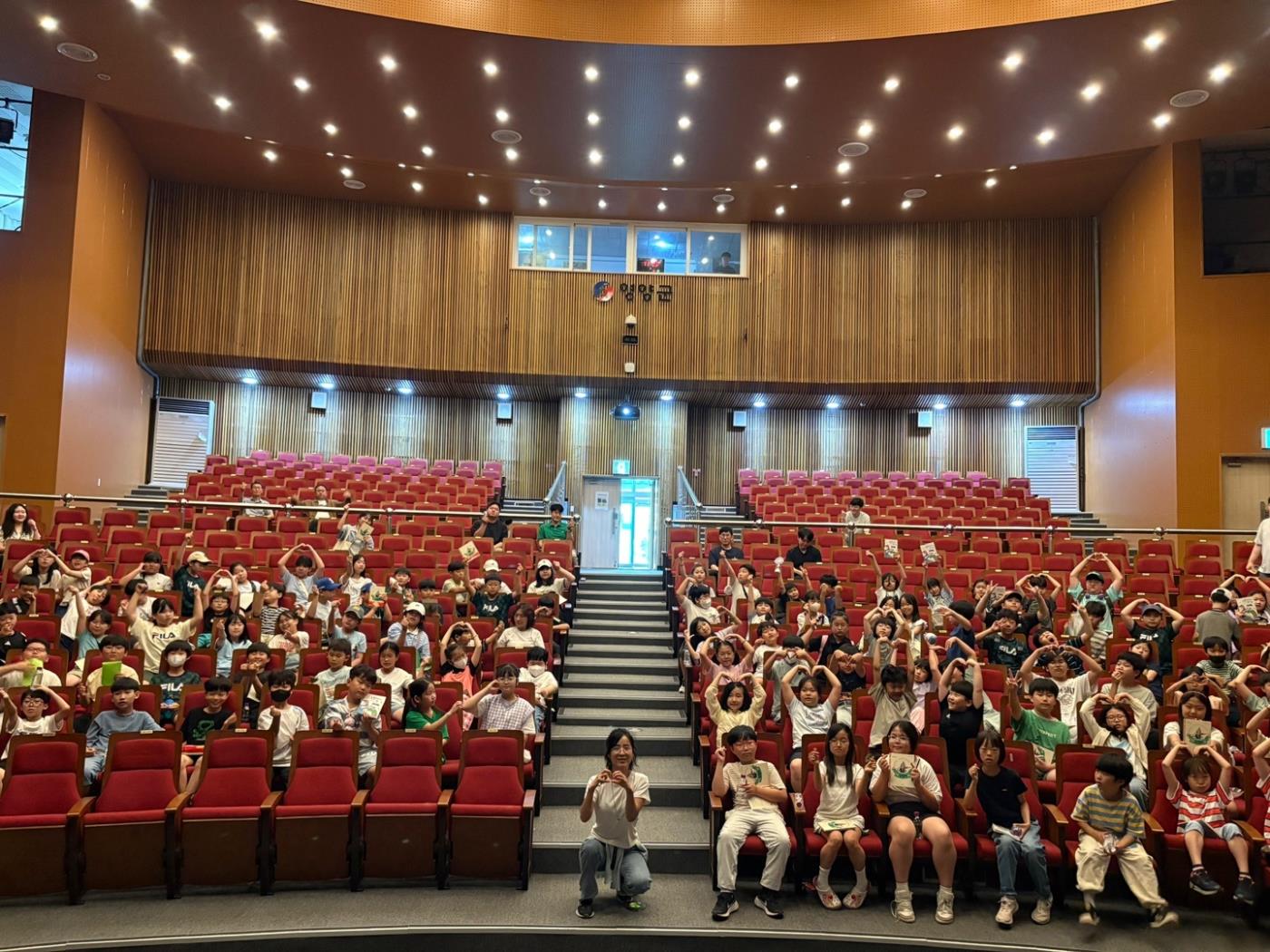 2025 동학년 책 나눔 잔치의 날 작가와의 만남 실시1.jpg