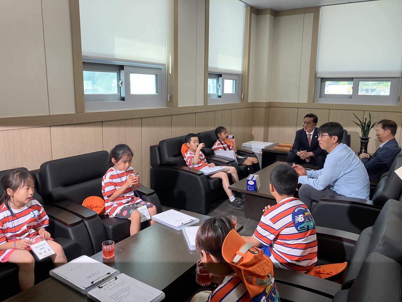 영양군의회 의장실 담화.jpg
