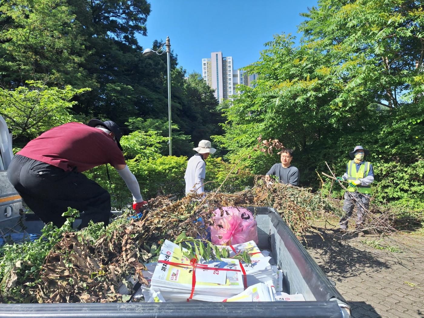 0609 안동시 강남동, 현충일 맞아 영호루 환경정비 실시 (2).jpg