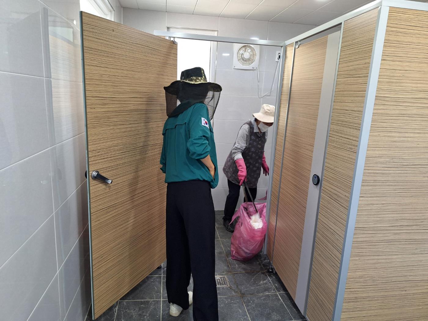 0609 안동시 강남동, 현충일 맞아 영호루 환경정비 실시 (1).jpg