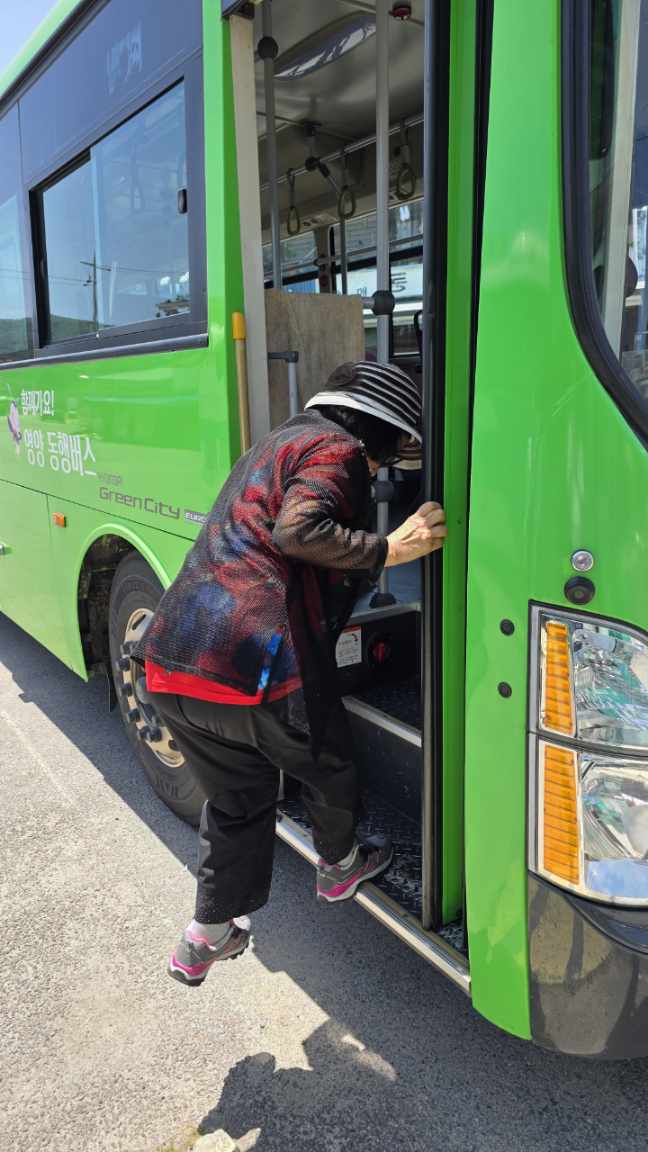 2-4 사진(영양군,70세이상 어르신 대중교통무임승차 시행).jpg