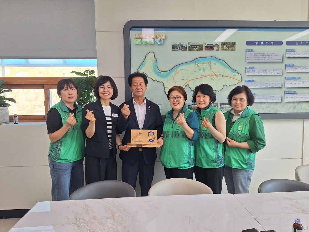 0613 강남동 새마을부녀회, 국가유공자에 감사패 전달.jpg
