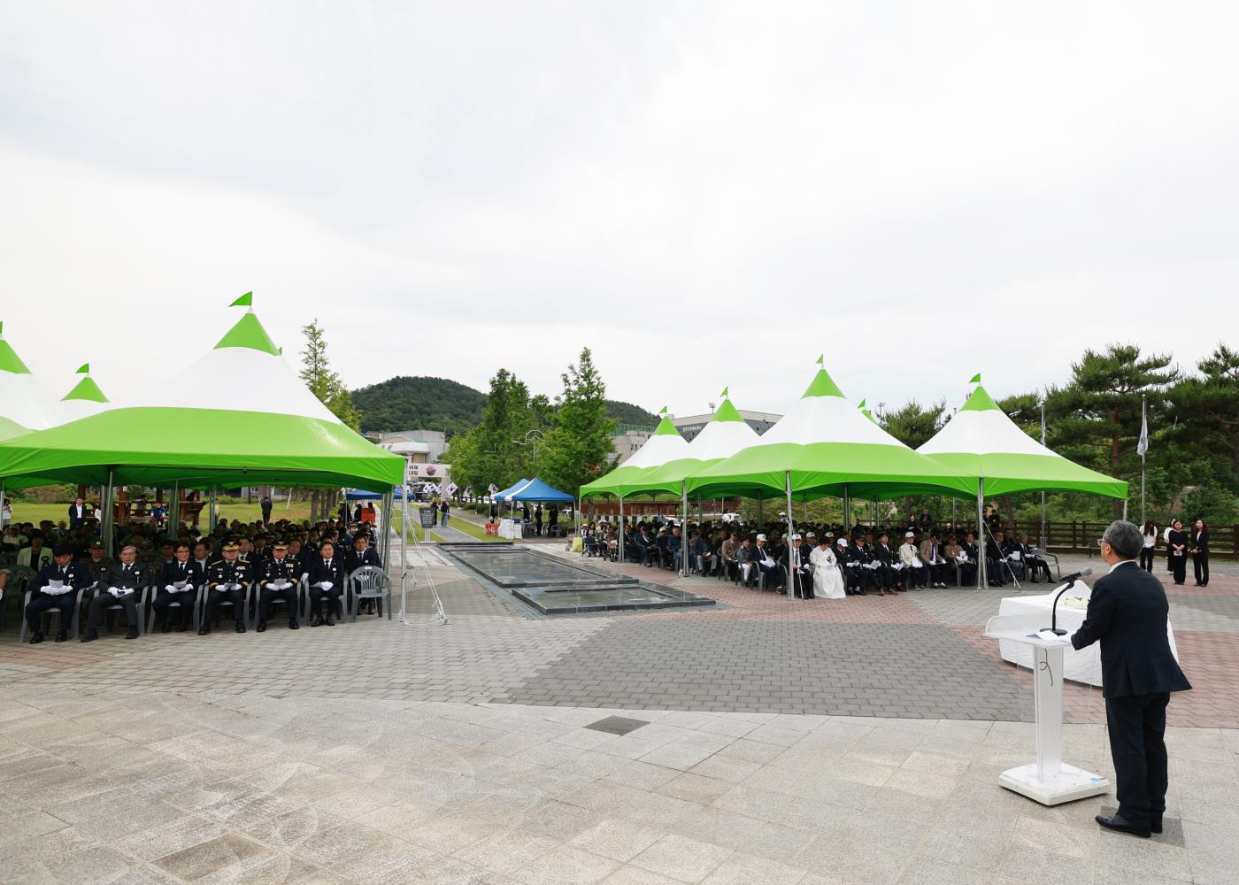 1-4 사진(현충일 추념식).jpg